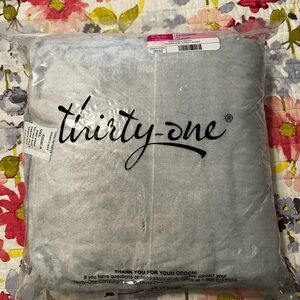 Thirtyone cozy Fleece Plush Blanket